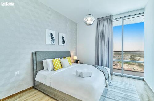 Business Bay Apartment | bnbme - Luxury 2BR Business Bay Apt w Canal Views Pool Gym Free Parking Downtown