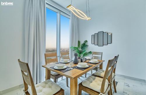 Business Bay Apartment | bnbme - Luxury 2BR Business Bay Apt w Canal Views Pool Gym Free Parking Downtown