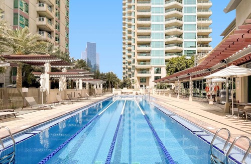 Dubai Marina Apartment | bnbme | Stunning Marina View | High Floor Apartment