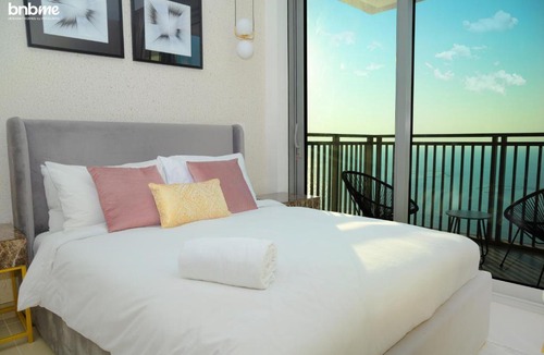 Dubai Marina Apartment | bnbmehomes - Luxe High Floor - Full Seaview - 2804