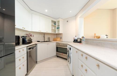 Palm Jumeirah Apartment | Breathtaking 1BD Bohemian ApartmentPalm Jumeirah