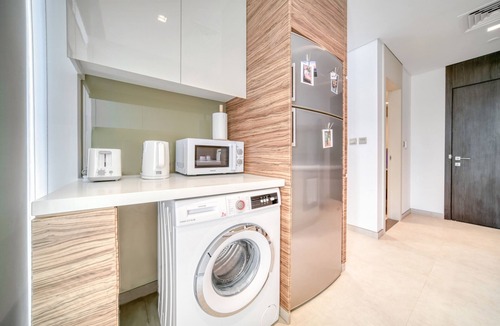 Jumeirah Lake Towers Apartment | Bright & Homey Studio Apartment in JLT