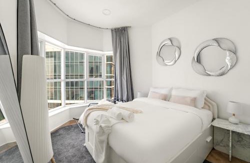 Jumeirah Lake Towers Apartment | Bright Studio in Dubai Gate 2