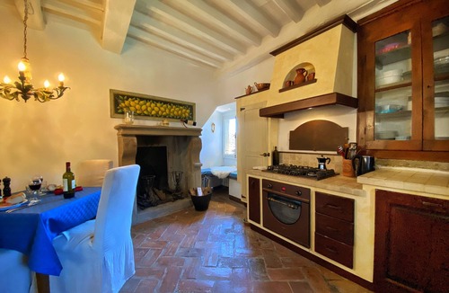 Cortona Old Town House | Built in 1251 yet totally remodeled in 2014- Located in Historic Cortona City