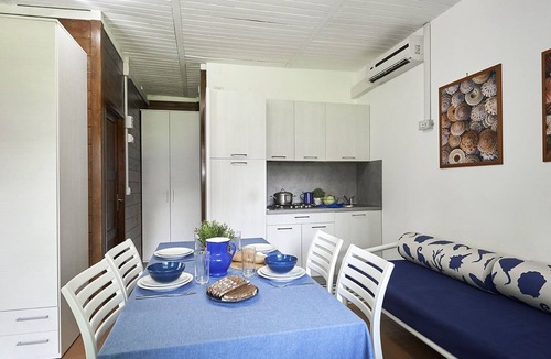 Baia Domizia House | Bungalow in legno by Interhome
