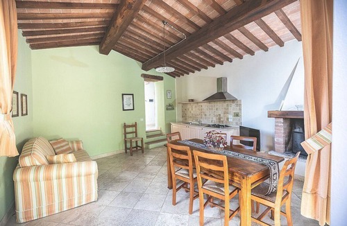 Rapolano Terme House | Casa Adalmina B: A pleasant and spacious three-story apartment that is part of an ancient country house built on a hillside, surrounded by meadows and woods.