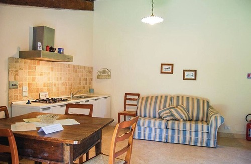 Rapolano Terme House | Casa Adalmina D: A pleasant and spacious apartment that is part of an ancient country house built on a hillside, surrounded by meadows and woods.