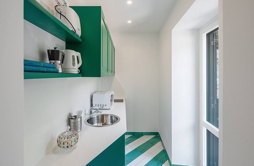Minori House | Casa Alloro E: A welcoming apartment located in the center of Minori and a few meters from the sea.