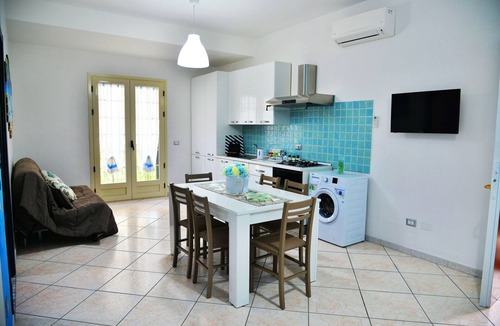 Piazza-Tralia-Pendolo Apartment | Casa Anna Three, two double bedrooms