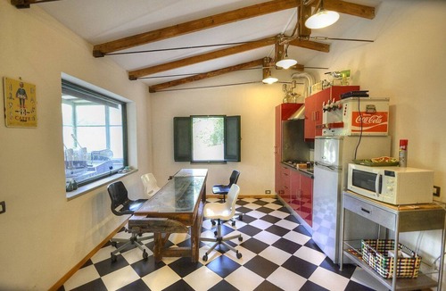 Meta House | Casa Ardesia: A cheerful independent house surrounded by the greenery, with Free WI-FI.