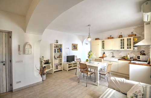 Praiano Apartment | Casa Biagina A: A bright apartment which faces the sun and the sea, with Free WI-FI.