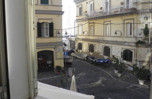 San Ferdinando Apartment | Casa Borgo Marinari: sunny and modern apartment at the foot of the Castel dell'Ovo