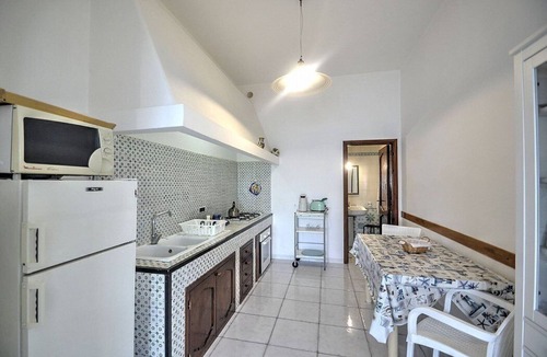 Praiano Apartment | Casa Capinera: A bright apartment which faces the sun and the sea, with Free WI-FI.