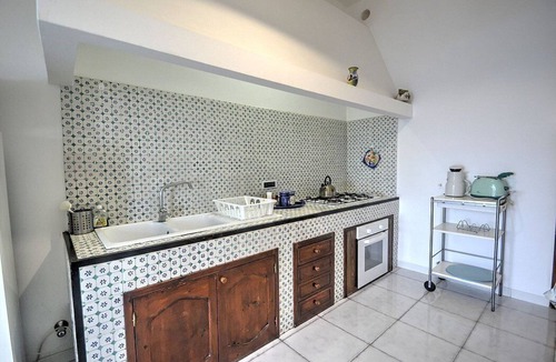 Praiano Apartment | Casa Capinera: A bright apartment which faces the sun and the sea, with Free WI-FI.