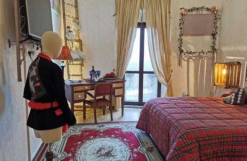 Caiazzo Apartment | Casa d'arte vintage L&B - 170 meters from Pepe in grani