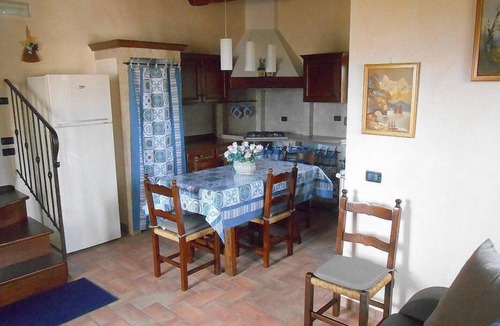 Fighille House | Casa delle Mammole A: A characteristic and welcoming two-story apartment that is part of an ancient country house surrounded by the greenery, with Free WI-FI.