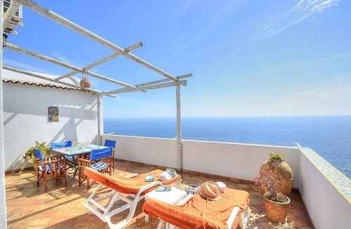 Praiano House | Casa Eletta: A bright and sunny two-story independent house which faces the sun and the sea, with Free WI-FI.