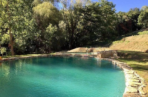Chiusi House | Casa Fattorina E: A characteristic and welcoming apartment surrounded by the greenery, with Free WI-FI.
