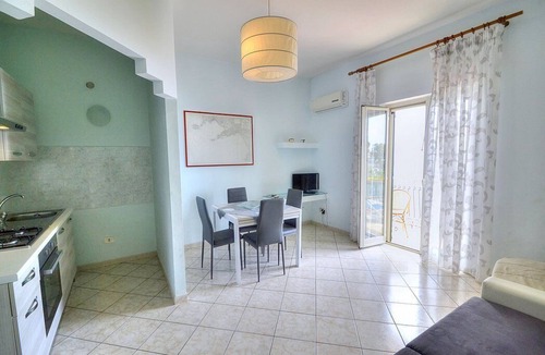 Vettica Apartment | Casa Lunarella: A characteristic and welcoming apartment which faces the sun and the sea, with Free WI-FI.