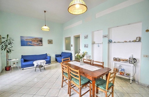 Sorrento City Centre Apartment | Casa Marama: A welcoming apartment situated at a short distance from the beach, with Free WI-FI.