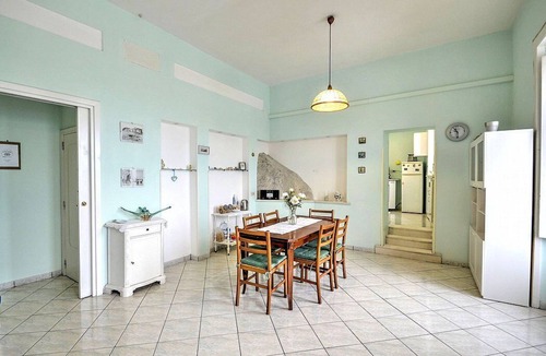 Sorrento City Centre Apartment | Casa Marama: A welcoming apartment situated at a short distance from the beach, with Free WI-FI.