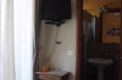 Chiaia Bed & Breakfast | "Casa Miranapoli" B&B "Small room with terrace"
