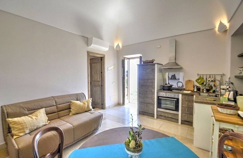Sant'Agata sui Due Golfi House | Casa Morella B: A characteristic and welcoming apartment in a quiet position, located on a hillside above the sea, with Free WI-FI.