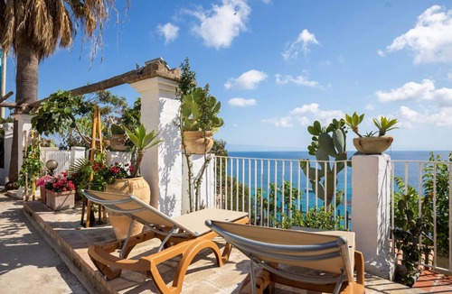 Santa Maria House | Casa Serena, for 4/6 people, with sea view and access to the beach