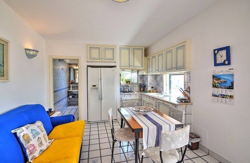 Praiano House | Casa Vela: A splendid two-story independent house which faces the sun and the sea, with Free WI-FI.