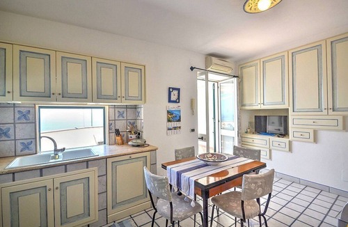 Praiano House | Casa Vela: A splendid two-story independent house which faces the sun and the sea, with Free WI-FI.