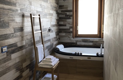 Ercolano Condo | CasaCondo@Flora: Relax in a Spacious Condo with Jacuzzi - Your Naples Getaway