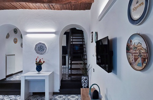 Pucara Apartment | CASAGIUGIUside Vietri's main street with traditional ceramics, restaurants