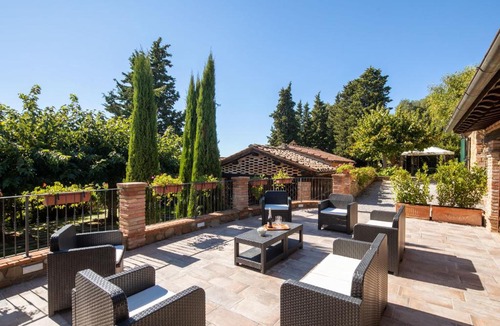 Sinalunga Villa | Casale Poggio al Vento by VacaVilla