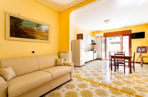 Sorrento Historic Centre Apartment | Central Sorrento Recently Renovated 2BR flat 2 bathrooms equipped terrace WiFi.