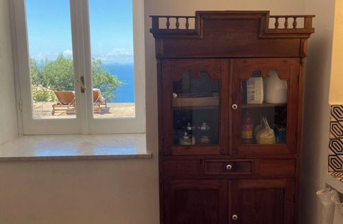 Licola House | Cesina Home | Apartment in Historic Villa with Panoramic Terrace