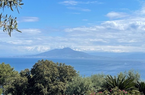 Licola House | Cesina Home | Apartment in Historic Villa with Panoramic Terrace