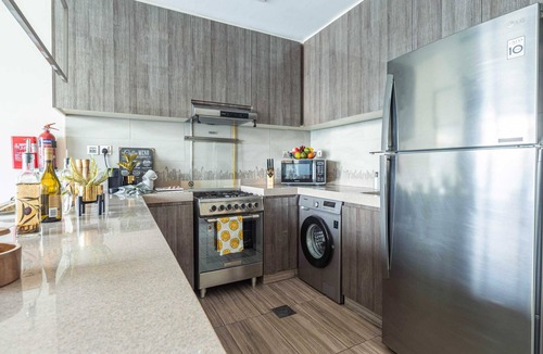 Jumeirah Lake Towers Apartment | Charming 1BR w/Partial Lake Views in JLT!