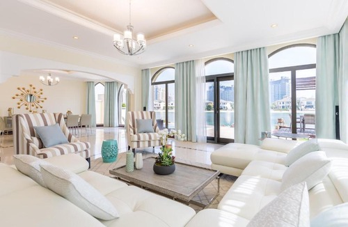 Palm Jumeirah Villa | Charming 6BR Villa with Private Pool on Palm Jumeirah