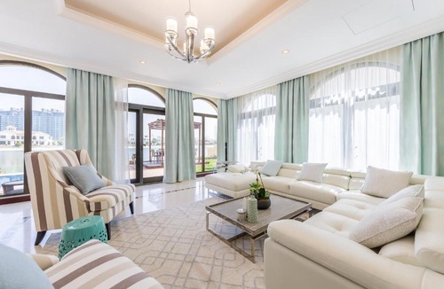 Palm Jumeirah Villa | Charming 6BR Villa with Private Pool on Palm Jumeirah