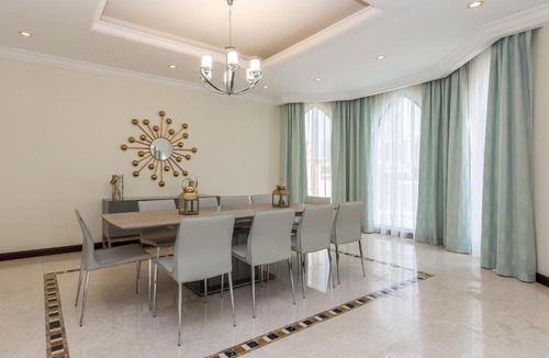 Palm Jumeirah Villa | Charming 6BR Villa with Private Pool on Palm Jumeirah