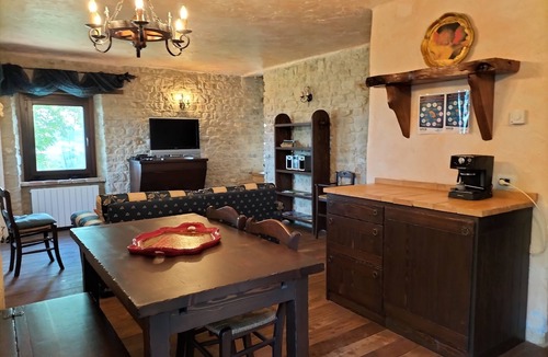 Penna San Giovanni Apartment | Charming apartment in a hillside villa.