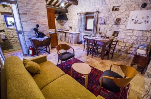 Abbateggio Apartment | Charming Apartment in Abbateggio with Mountain View, 60 m²