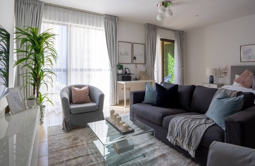 Dubai Marina Apartment | Charming Studio With Balcony, Minutes To The Beach