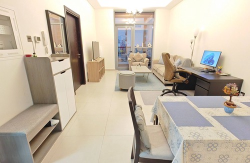 Al Satwa Apartment | Chic 1-bedroom apartment in enchanting Dubai with WiFi, fitness room