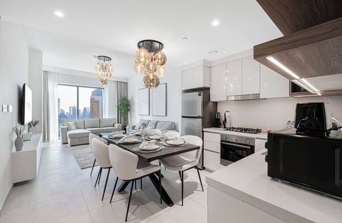 Bur Dubai Apartment | Chic 2-bed apartment with Full Burj View in vibrant Dubai - WiFi and AC incl.