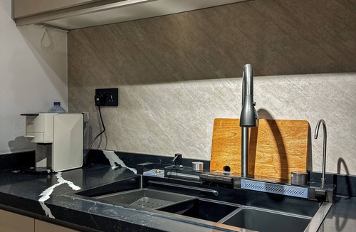 Dubai Marina Apartment | Chic 2BR Beachfront Residence at Amwaj 4- 2201