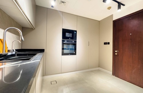 Dubai Marina Apartment | Chic 2BR Beachfront Residence at Amwaj 4- 2201