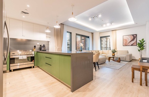 Al Wasl Apartment | Chic 2BR in Central Park Building 1, Al Wasl by Deluxe Holiday Homes
