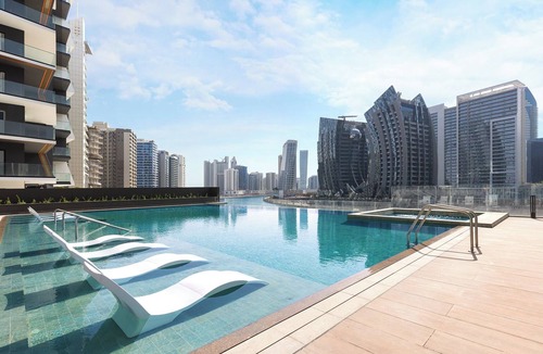 Business Bay Apartment | Chic and Modern: Downtown Dubai/Business Bay Studio with Spectacular Dubai Views