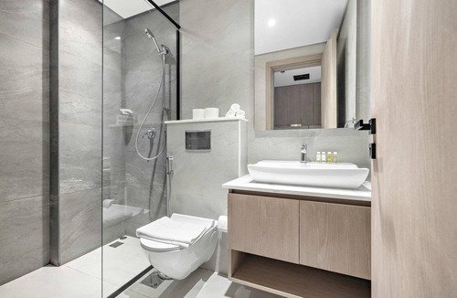 Motor City Apartment | Chic Studio in new residence with pool sauna gym